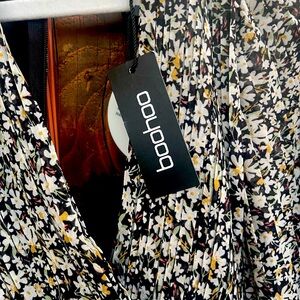 Never worn 
Balloon sleeve
Late summer or Fall attire 
Wedding guest